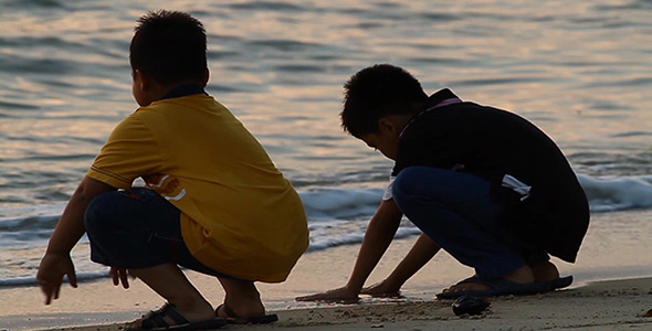 VideoHive Boys At Sunset Beach I HD 3414072