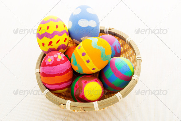 Easter egg in basket (Misc) Photo Download