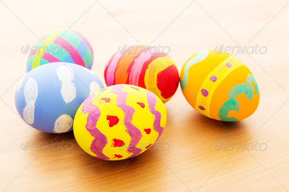 Easter egg on wooden background (Misc) Photo Download